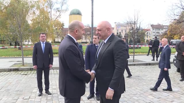 لبنانی صدر بلغاریہ کے ہم منصب سے ملاقات اور دوطرفہ مذاکرات کے لیے صوفیہ پہنچ گئے